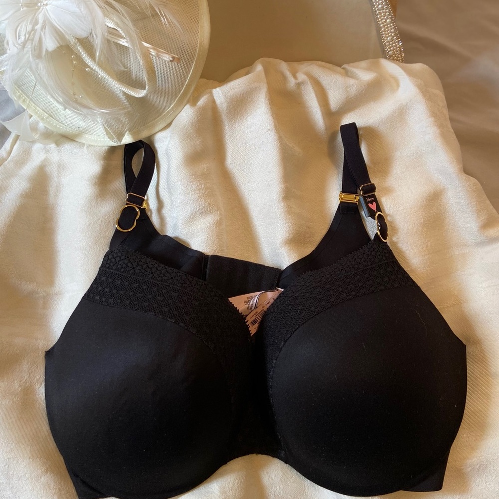 NWT Victoria Secret Bra- Incredible collection